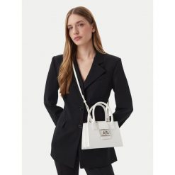 Torebka Armani Exchange. Białe torebki klasyczne Armani Exchange, bez wzorów, klasyczne, bez dodatków. Za 454.99 zł.