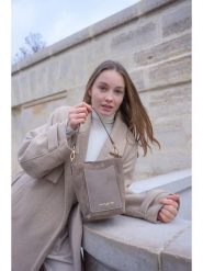 Maison héritage PARIS Skórzana torebka "Mini Leyla" w kolorze szarobrązowym - 12 x 20 x 11 cm rozmiar: onesize. Brązowe torebki klasyczne maison héritage PARIS, bez wzorów, z materiału, przez ramię, bez dodatków. Za 260.99 zł.