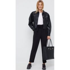 Sisley spodnie damskie kolor czarny proste high waist. Czarne spodnie materiałowe Sisley, bez wzorów, z materiału, z podwyższonym stanem. W wyprzedaży za 239.99 zł.