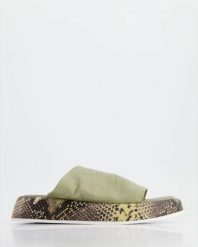 ZIELONE KLAPKI TAS-154 GREEN. Zielone klapki Venezia, bez wzorów, ze skóry, bez obcasa, bez zapięcia. Za 209.00 zł.