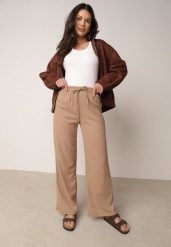 Beżowe Szerokie Spodnie z Teksturalnej Tkaniny z Wiązaniem w Pasie Agatia. Brązowe spodnie materiałowe Born2be, bez wzorów, z jeansu, biznesowe, z podwyższonym stanem, długie. Za 59.99 zł.