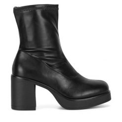 Botki JENNY. Czarne botki Jenny, bez wzorów, bez obcasa, na słupku, bez zapięcia. Za 111.99 zł.