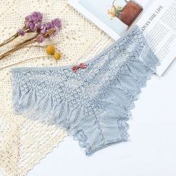 Koronkowe figi z wycięciami na romantyczny wieczór Emyle. Żółte figi Intica, z aplikacjami, z koronki. Za 49.00 zł.