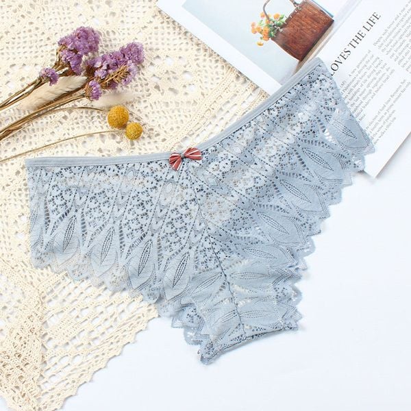 Koronkowe figi z wycięciami na romantyczny wieczór Emyle. Żółte figi Intica, z aplikacjami, z koronki. Za 49.00 zł.