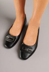 Czarne Balerinki z Geometryczną Ozdobą Vialle. Czarne baleriny Born2be, z aplikacjami, eleganckie, bez obcasa, bez zapięcia. Za 54.99 zł.