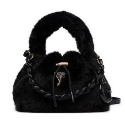 Torebka Guess. Czarne torebki klasyczne Guess, z aplikacjami, klasyczne, bez dodatków. Za 264.99 zł.