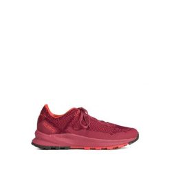 Buty turystyczne damskie Dolomite Carezza. Czerwone buty trekkingowe Dolomite, bez zapięcia. W wyprzedaży za 300.00 zł.