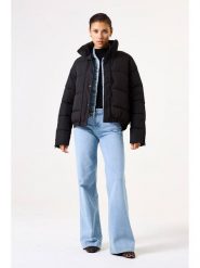 Garcia Kurtka zimowa w kolorze czarnym rozmiar: M. Czarne kurtki Garcia, na zimę, m, bez wzorów, z puchu, bez kaptura. Za 322.73 zł.