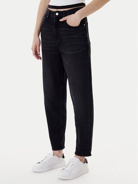 Tommy Jeans Jeansy DW0DW22442 Czarny Mom Fit. Czarne jeansy Tommy Jeans, bez wzorów, z bawełny. Za 292.99 zł.
