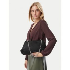 Torebka MICHAEL Michael Kors. Czarne kopertówki MICHAEL Michael Kors, bez wzorów, wizytowe, bez dodatków. Za 1,299.00 zł.