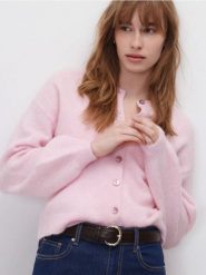 Kardigan z wełną i alpaką - różowy. Czerwone swetry Reserved, l, bez wzorów, z wełny, bez ramiączek. Za 219.99 zł.