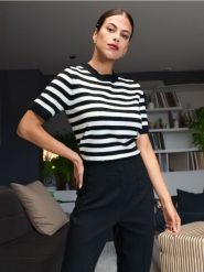 Sweter z krótkim rękawem - wielobarwny. Swetry Sinsay, l, bez wzorów, z materiału, bez ramiączek. Za 39.99 zł.