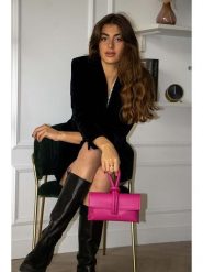 Victor & Hugo Paris Skórzana torebka "Emy" w kolorze różowym - 22 x 11 x 5 cm rozmiar: onesize. Różowe torebki klasyczne Victor & Hugo Paris, bez wzorów, z materiału, przez ramię, bez dodatków. Za 239.99 zł.