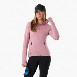 Bluza turystyka damska Swedemount Ultra Light Tech Midlayer Hood szybkoschnąca. Czerwone bluzy SWEDEMOUNT, bez wzorów, bez ramiączek, bez kaptura. Za 249.99 zł.
