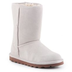 Buty zimowe Bearpaw Elle Short 1962W-909 Winter White białe. Białe śniegowce bez wzorów, z materiału, przed kolano, bez zapięcia. Za 613.11 zł.