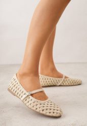 Jasnobeżowe Balerinki z Ażurowym Wzorem i Paskiem Astethera. Brązowe baleriny Renee, w ażurowe wzory, z jeansu, eleganckie, bez obcasa, bez zapięcia. Za 119.99 zł.