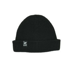 Czapka Docker – rozmiar uniwersalny – poliester z recyklingu (czarna). Czarne czapki z daszkiem SURF MONKEY, bez wzorów, z materiału. Za 119.95 zł.