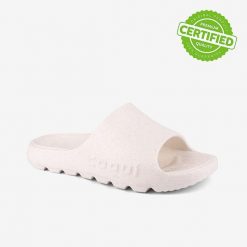 Klapki damskie Coqui Lou. Białe klapki Coqui, bez wzorów, z materiału, bez obcasa, bez zapięcia. Za 121.99 zł.