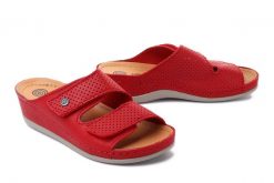 Dr. BRINKMANN 700568-4 rot, klapki profilaktyczne damskie. Czerwone klapki Dr. Brinkmann, bez wzorów, bez obcasa, bez zapięcia. Za 329.90 zł.