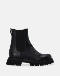 KLASYCZNE CZARNE SZTYBLETY F017LEBLOBB040. Czarne botki Venezia, bez wzorów, ze skóry, klasyczne, bez obcasa, bez zapięcia. Za 589.00 zł.
