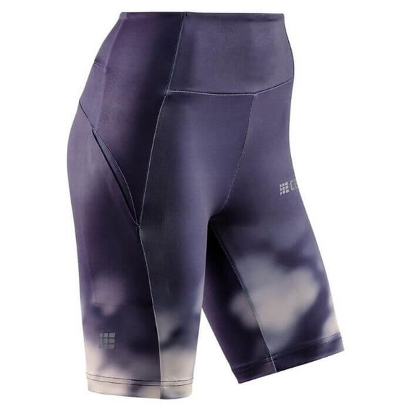 Krótkie szorty sportowe do biegania CEP limitowana kolekcja Bloom damskie. Białe szorty sportowe CEP, bez wzorów, do biegania. W wyprzedaży za 159.99 zł.