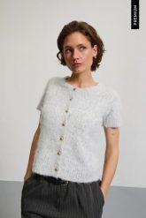 Sweter z krótkimi rękawami szary. Szare swetry MOODO, l, bez wzorów, z elastanu, bez ramiączek. Za 129.99 zł.