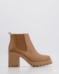 BRĄZOWE BOTKI 043104B02 TAN. Brązowe botki Venezia, bez wzorów, ze skóry, bez obcasa, bez zapięcia. Za 249.00 zł.