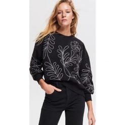 Bluza z aplikacjami - Czarny. Bluzy bez kaptura marki Reserved. W wyprzedaży za 49.99 zł.