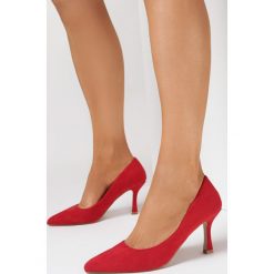Czerwone Czółenka Zaeda. Czerwone czółenka Born2be, z aplikacjami, eleganckie, bez obcasa, na szpilce, bez zapięcia. W wyprzedaży za 89.99 zł.