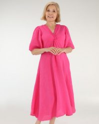 Lniana sukienka midi. Czerwone sukienki Unisono, l, bez wzorów, z tkaniny, bez kołnierzyka, bez ramiączek, midi, rozkloszowane. Za 289.00 zł.