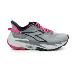 Buty do biegania damskie Diadora Equipe Sestriere-XT. Czarne buty treningowe Diadora, na lato, bez wzorów, z materiału, bez zapięcia, do biegania. Za 499.99 zł.