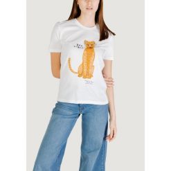 Koszulka crop top Kobieta ONLY ONLBARIA REG S/S TOP BOX JRS. Białe topy ONLY, s, bez wzorów, z bawełny, bez kołnierzyka, bez ramiączek. Za 130.85 zł.