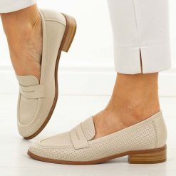 Beżowe ażurowe mokasyny damskie Potocki 12785. Brązowe mokasyny POTOCKI, w ażurowe wzory, z jeansu, z okrągłym noskiem. Za 189.00 zł.