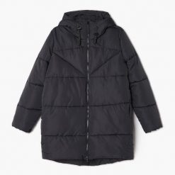 Czarna kurtka puffer z kapturem - Czarny. Czarne kurtki Cropp, l, bez wzorów, z poliesteru, z kapturem. Za 229.99 zł.