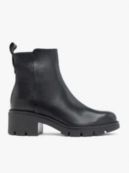 Czarne masywne botki. Czarne botki Ryłko, bez wzorów, ze skóry, z okrągłym noskiem, za kostkę, bez obcasa, na obcasie, bez zapięcia. Za 499.99 zł.