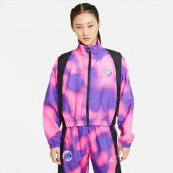 Lekka kurtka damska Air Jordan PSG Warm-up Jacket - CZ7503-510. Czerwone kurtki Jordan, bez wzorów, sportowe, bez kaptura. Za 449.67 zł.