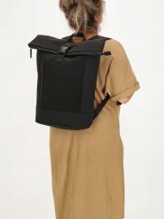 Beagles Plecak "Kobe" w kolorze czarnym - 46 x 38 x 15 cm rozmiar: onesize. Czarne plecaki Beagles, bez wzorów, z materiału, bez dodatków. Za 126.45 zł.