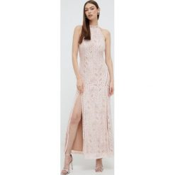 Guess sukienka kolor różowy maxi dopasowana. Czerwone sukienki Guess, l, z aplikacjami, bez kołnierzyka, bez ramiączek, maxi, dopasowane. Za 779.99 zł.