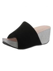 Heine Klapki w kolorze czarnym na koturnie rozmiar: 39. Czarne klapki Heine, bez wzorów, klasyczne, z otwartym noskiem, bez obcasa, na koturnie, bez zapięcia. Za 84.95 zł.