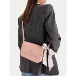 Torebka MEXX. Czerwone listonoszki Mexx, bez wzorów, bez dodatków. Za 149.99 zł.