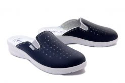 INBLU 50-34 004 granatowy, klapki damskie. Niebieskie klapki Inblu, bez wzorów, bez obcasa, na koturnie, bez zapięcia. Za 79.99 zł.