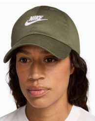 Czapka z daszkiem Nike Club. Zielone czapki z daszkiem Nike, bez wzorów, z bawełny, klasyczne. Za 99.99 zł.
