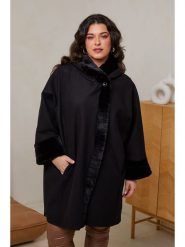 Curvy Lady Płaszcz zimowy w kolorze czarnym rozmiar: 40/42. Czarne płaszcze Curvy Lady, na zimę, bez wzorów, z puchu, klasyczne, bez kaptura. Za 140.53 zł.