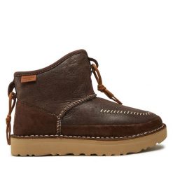Śniegowce Ugg. Brązowe śniegowce UGG, bez wzorów, bez zapięcia. Za 1,169.00 zł.