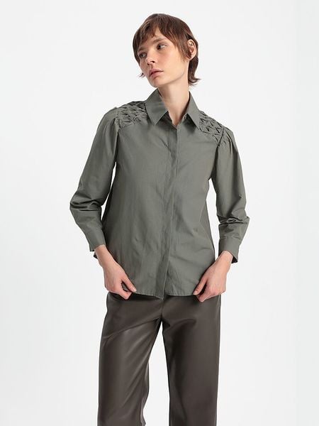 BGN Koszula w kolorze khaki rozmiar: 40. Brązowe koszule BGN, z aplikacjami, z bawełny, bez kołnierzyka, bez ramiączek. Za 65.23 zł.