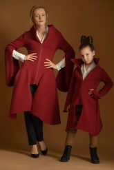 Płaszcz Wichrun bordo Komplet Mama/Córka. Czerwone płaszcze Hultaj Polski, m, bez wzorów, z bawełny, eleganckie, bez kaptura. W wyprzedaży za 600.00 zł.