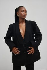 Bawełniana marynarka z klapami w kolorze DEEP BLACK - TIMELESS-S. Czarne marynarki i żakiety Marsala, s, bez wzorów, z bawełny, eleganckie, bez ramiączek. Za 699.90 zł.