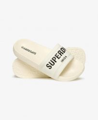 Superdry City Luxe Pool Klapki z Wyściełanym Paskiem – OFF WHITE. Białe klapki Superdry, bez wzorów, z poliesteru, klasyczne, bez obcasa, bez zapięcia. Za 87.60 zł.