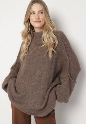Jasnobrązowy Golf z Wełną o Kroju Oversize z Obniżoną Linią Ramion Lilenae. Brązowe swetry Born2be, na zimę, bez wzorów, z jeansu, eleganckie, bez ramiączek. Za 159.99 zł.