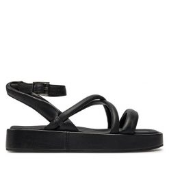 Sandały Clarks. Czarne sandały Clarks, bez wzorów, bez obcasa, na płaskiej podeszwie, bez zapięcia. Za 499.99 zł.